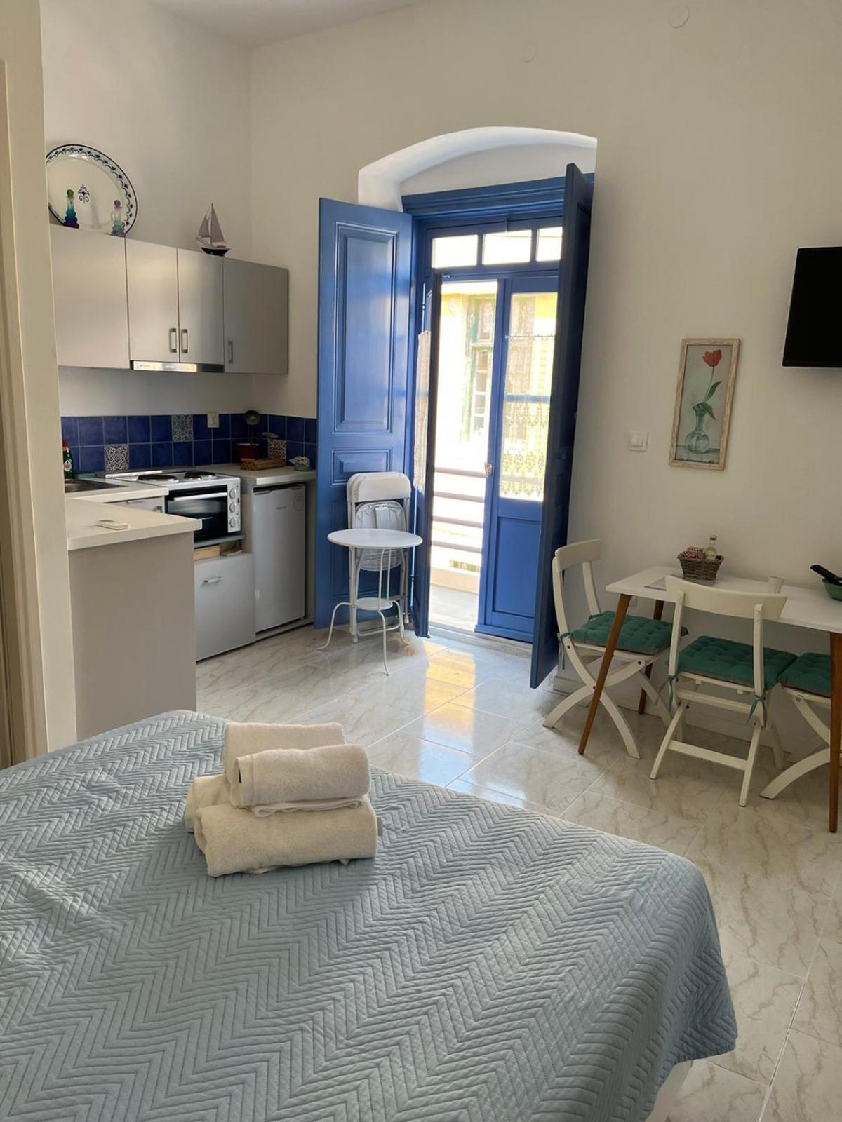 Almira Studios And Apartments Agia Marina  Exterior foto